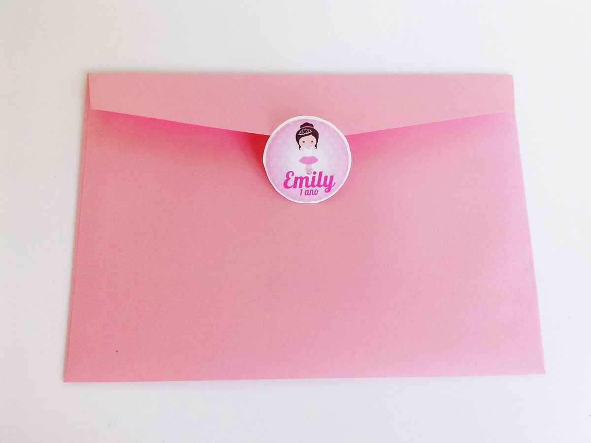 Envelope com adesivo personalizado