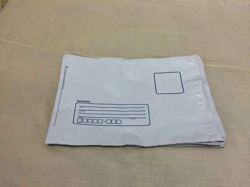 Envelope com fita adesiva personalizada