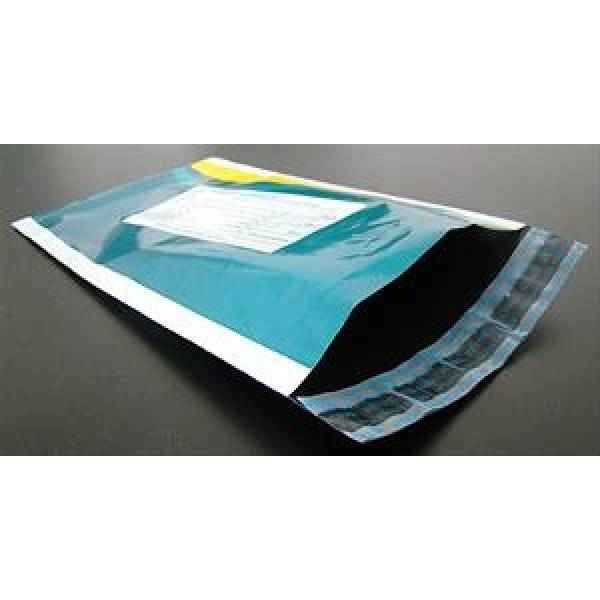 Envelope com fita adesivas