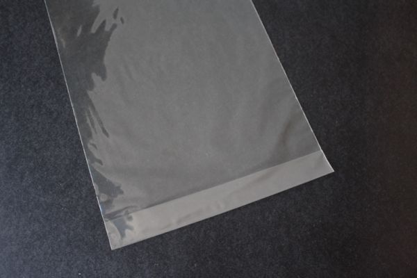 Envelope de plástico com adesivo