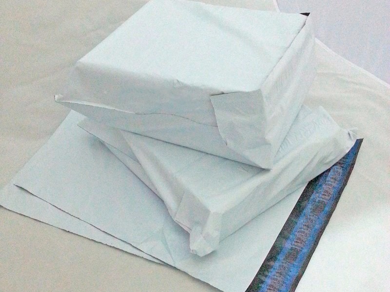 Envelope de plástico com lacre de segurança