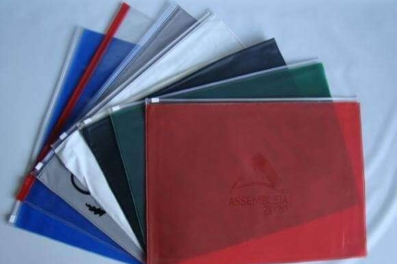 Envelope plástico com zíper: proteção e organização